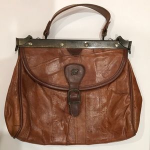 Vintage leather bag handmade in Spain. Super cute!
